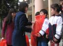 13.02.15trao qua tet.jpg - 